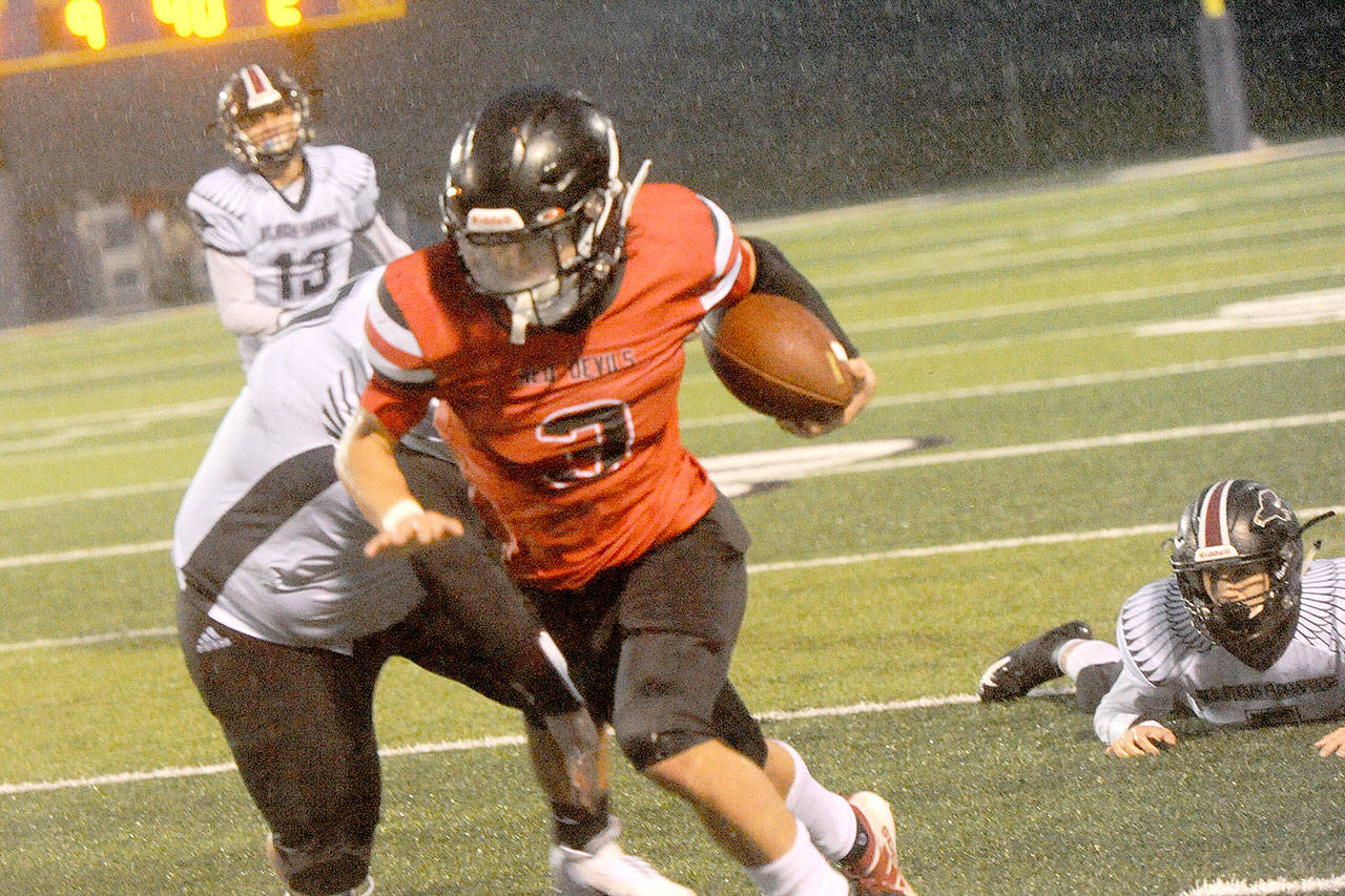 Neah Bay’s Toby Croy leaves several Lummi players in his wake as he rushes for one of his three touchdowns against the Blackhawks. Lonnie Archibald/for Peninsula Daily News