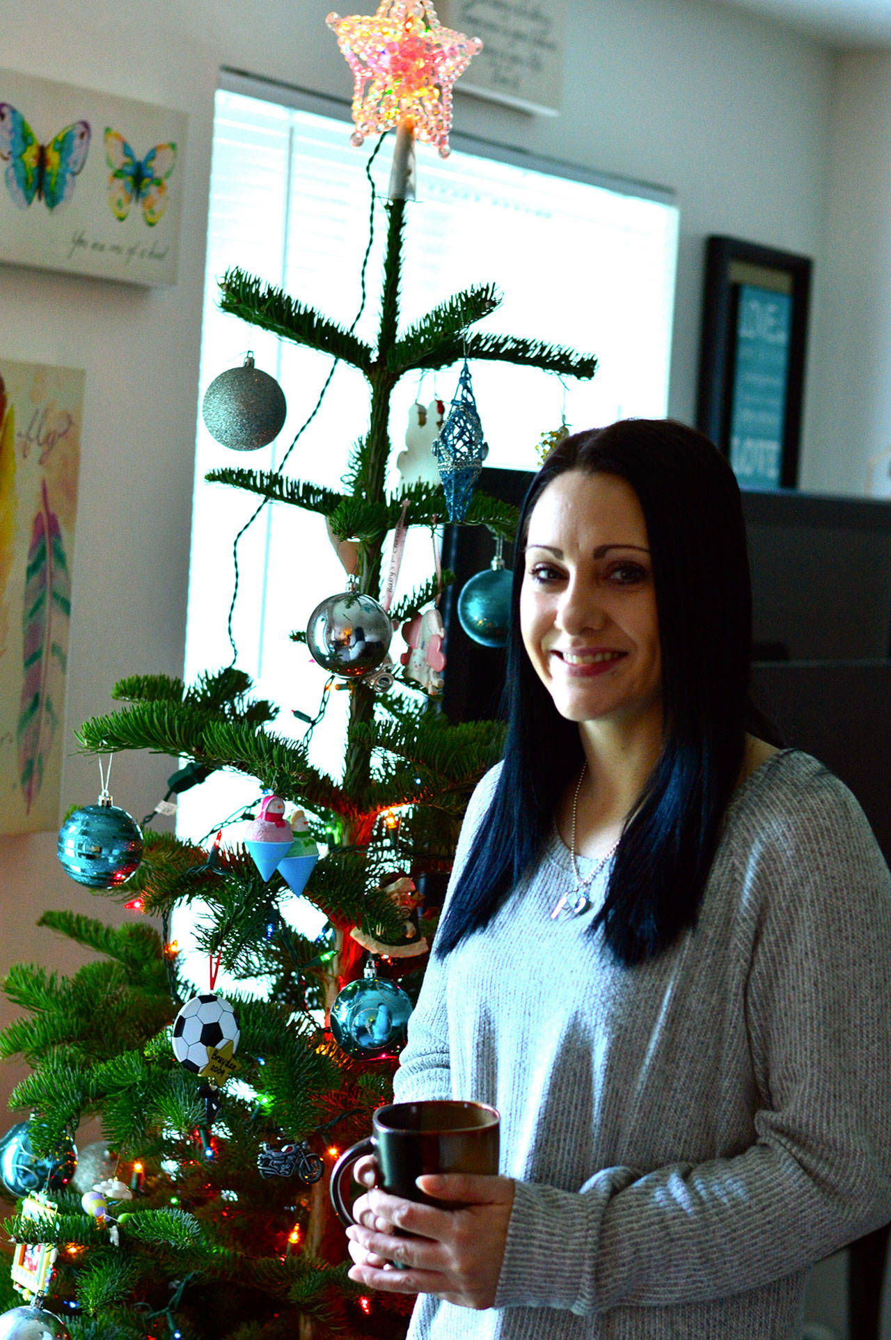 Single mom Krista Vielguth takes a brief break for coffee at home in Port Townsend. (Diane Urbani de la Paz/for Peninsula Daily News)