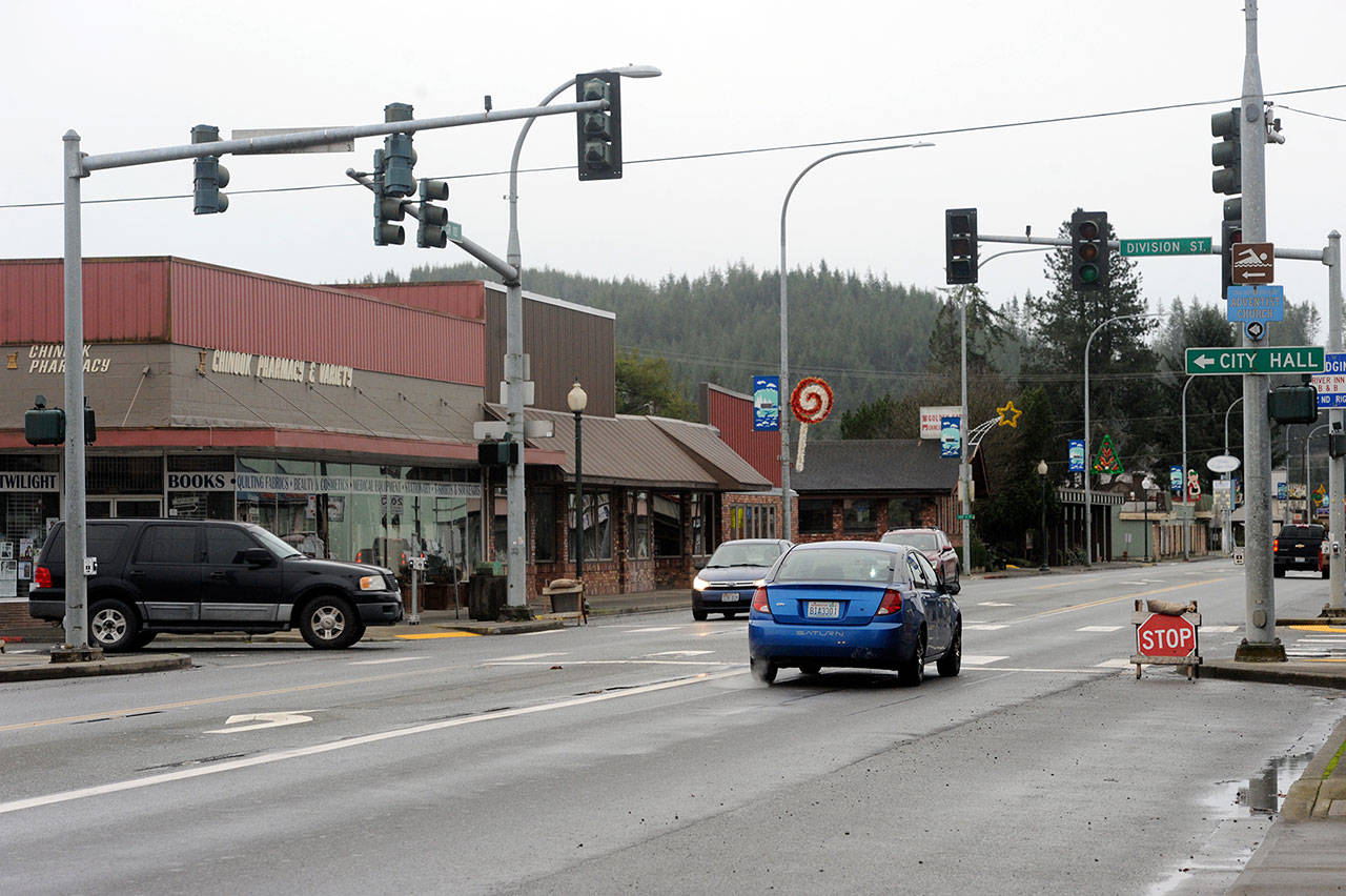 Vehicle traffic in downtown Forks alternates between stop and go at the intersection of Forks Avenue and Division Street where the stop light was out Friday due to a power outage. (Lonnie Archibald/For Peninsula Daily News)