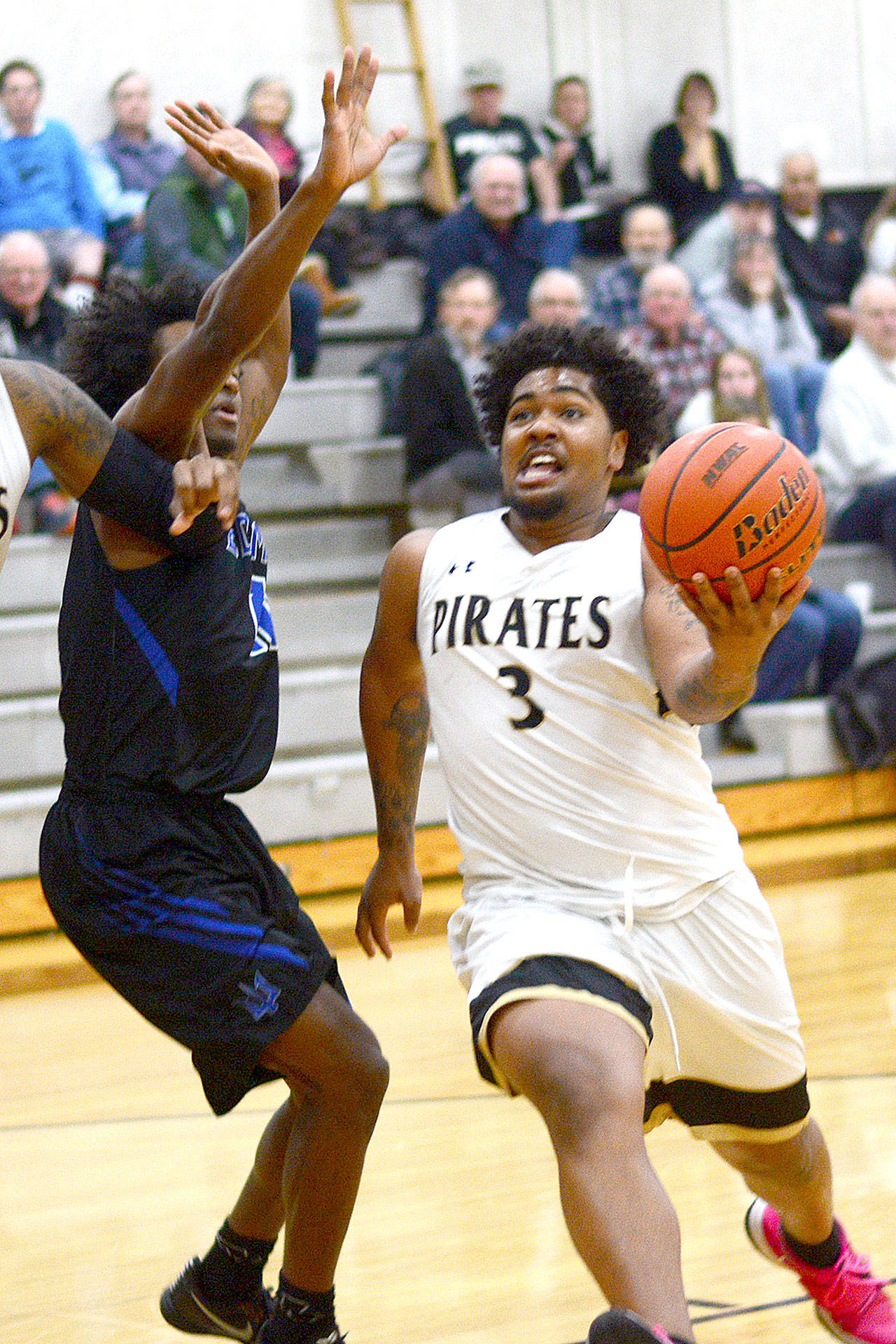 Peninsula College’s Davien Harris-Williams looks for a shot during the Pirate’s game against Edmonds Community College Saturday. (Jesse Major/for Peninsula Daily News)