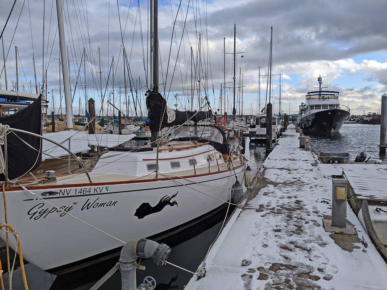 Snow lightly covered the Port of Port Townsend docks Tuesday after Port Townsend received a surprise small accumulation of snow overnight Monday. (Zach Jablonski/Peninsula Daily News)