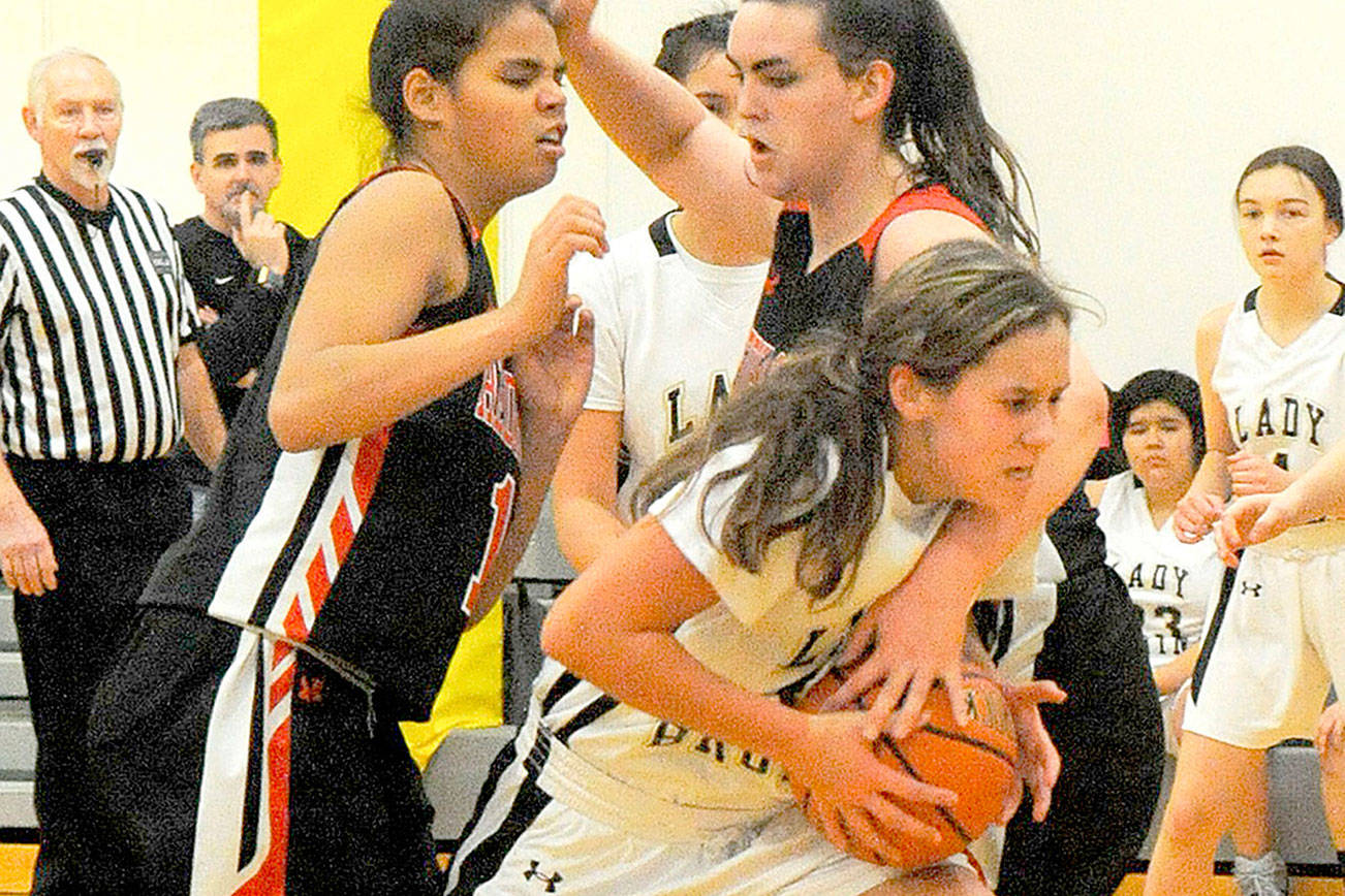 GIRLS BASKETBALL: Bruin girls show their claws in win over Port Townsend