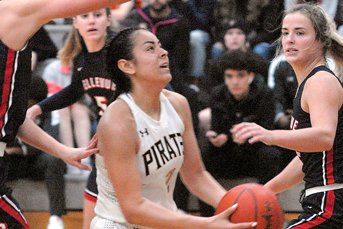 COLLEGE BASKETBALL: Peninsula women’s defense comes up short in loss to Bellevue