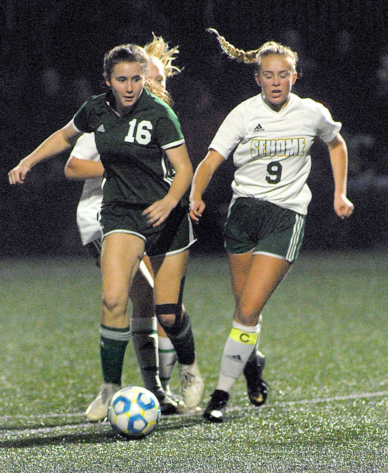 Port Angeles’ Delaney Wenzel outruns Sehome’s Lillian Gruman during the playoffs in November 2019 at Peninsula College’s Wally Sigmar Field. (Keith Thorpe/Peninsula Daily News)
