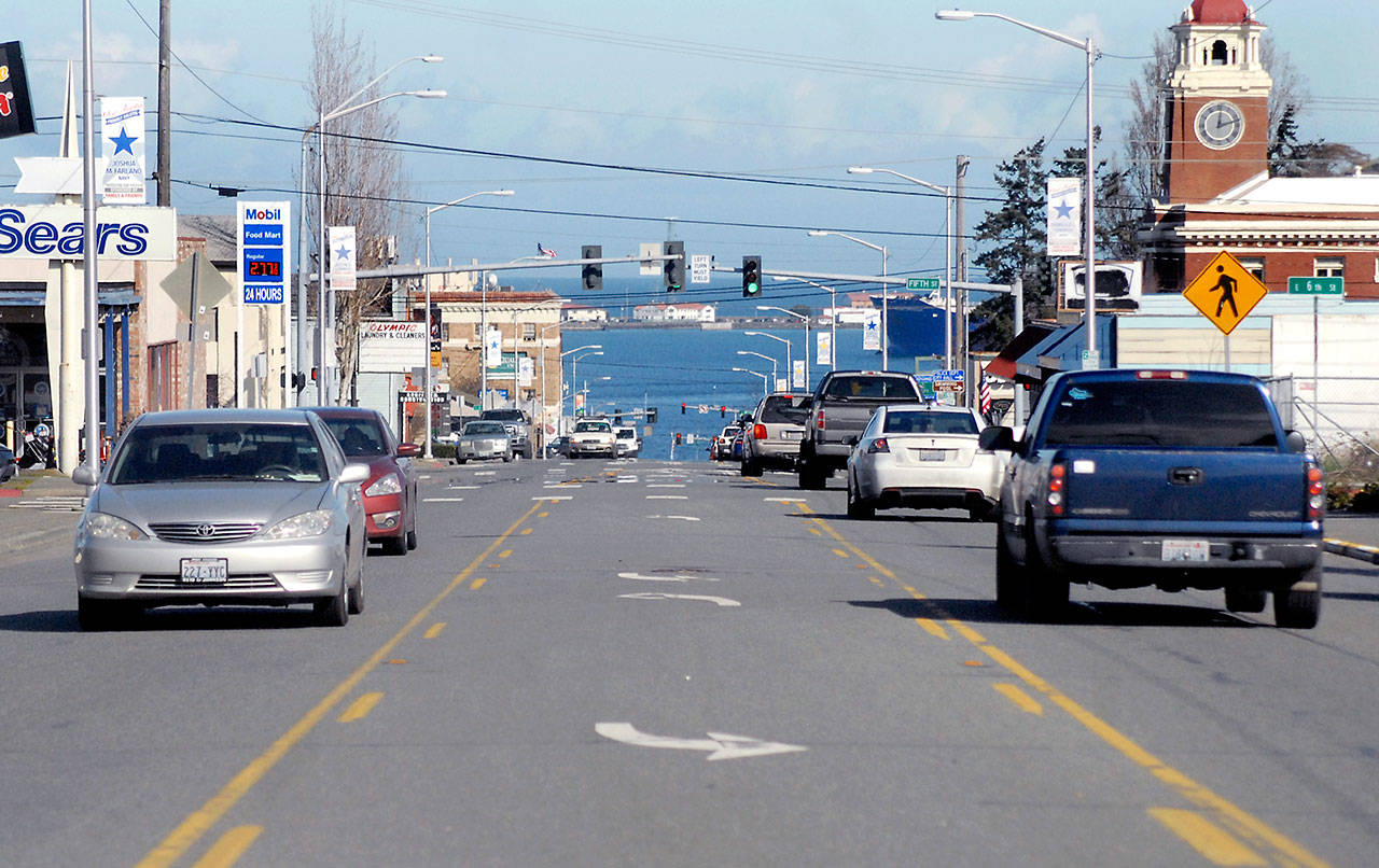 Traffic makes its way up South Lincoln Street in Port Angeles on Wednesday, March 4, 2020. (Keith Thorpe/Peninsula Daily News)