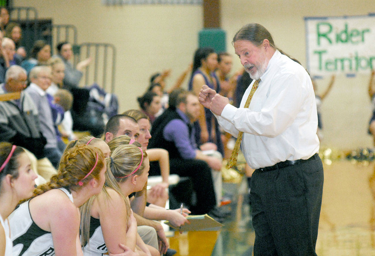 Michael Poindexter, head coach for the Port Angeles girls basketball team, speaks to his team in 2014. (Keith Thorpe/Peninsula Daily News)