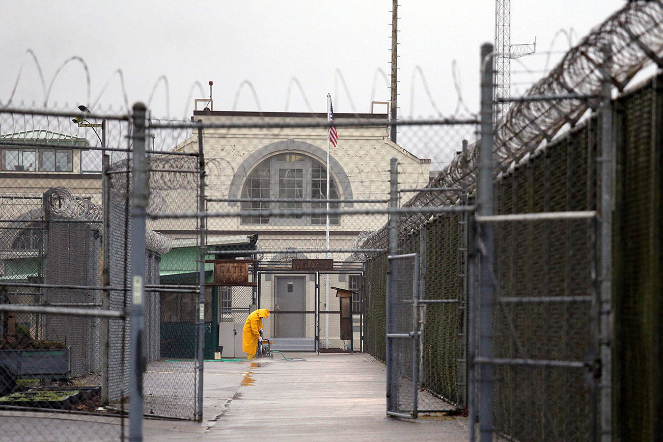 Washington to release almost 1,000 inmates amid outbreak