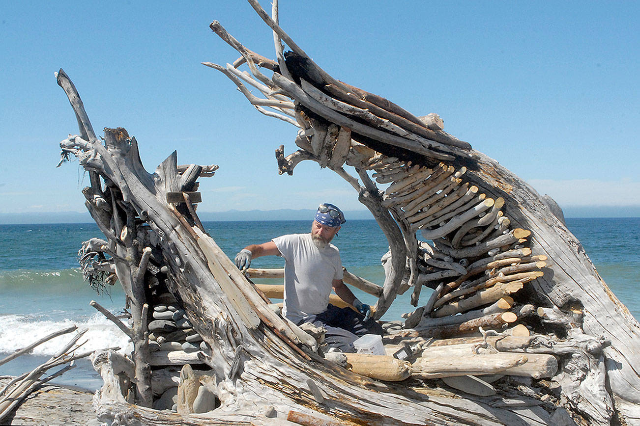 Sculptor uses driftwood to mend broken heart