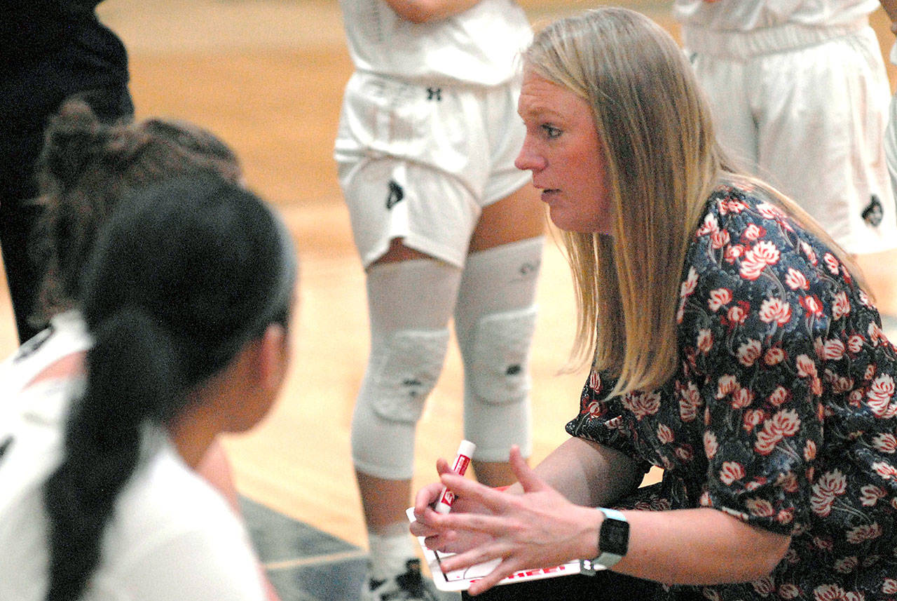 Peninsula College women’s basketball coach Alison Crumb, right, speaks with her players during a game in February 2020. (Keith Thorpe/Peninsula Daily News file)