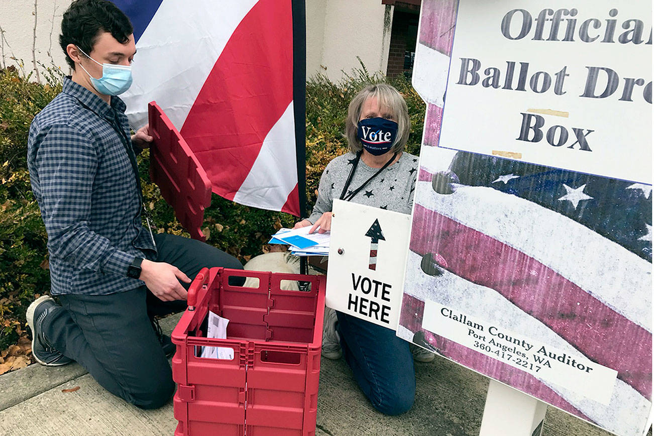 Paul Gottlieb/Peninsula Daily News
Clallam County election workers Ame Cochnauer, right, and Thomas Newton, did their second of at least three ballot pickups Monday from two drop-off boxes outside the courthouse that hold a combined 1,200 ballots.