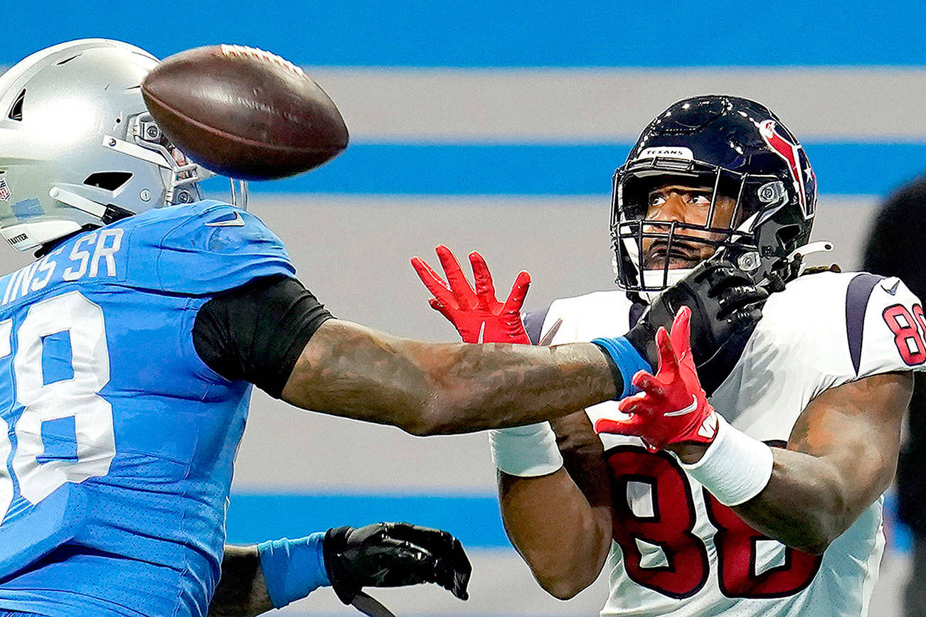 Houston Texans tight end Jordan Akins (88), defended by Detroit Lions outside linebacker Jamie Collins (58), is unable to make the catch during the first half of an NFL football game, Thursday, Nov. 26, 2020, in Detroit. (AP Photo/Paul Sancya)