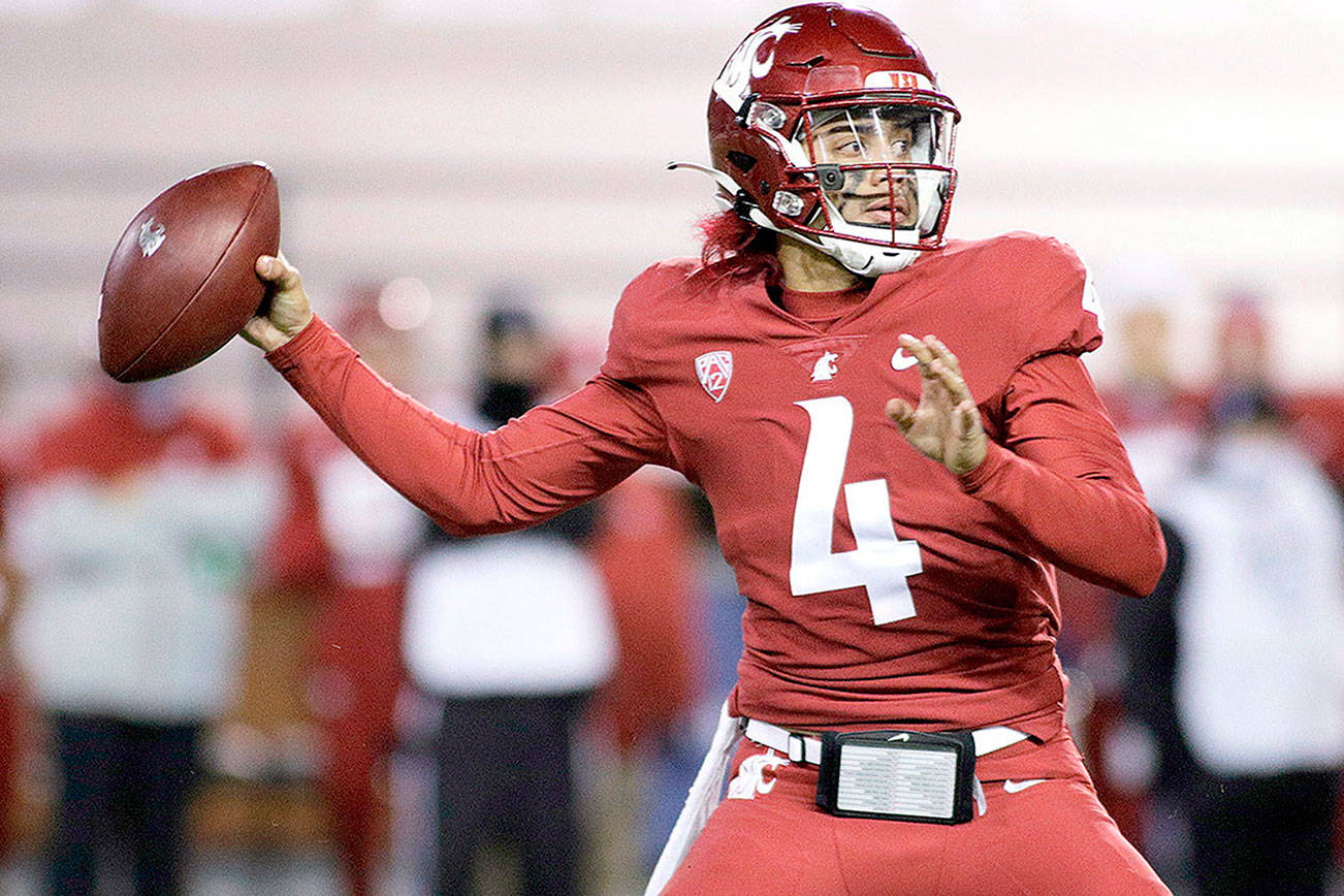 Washington State quarterback Jayden de Laura (4) throws a pass during the second half of the team’s NCAA college football game against Oregon in Pullman, Wash., Saturday, Nov. 14, 2020. Oregon won 43-29. (AP Photo/Young Kwak)