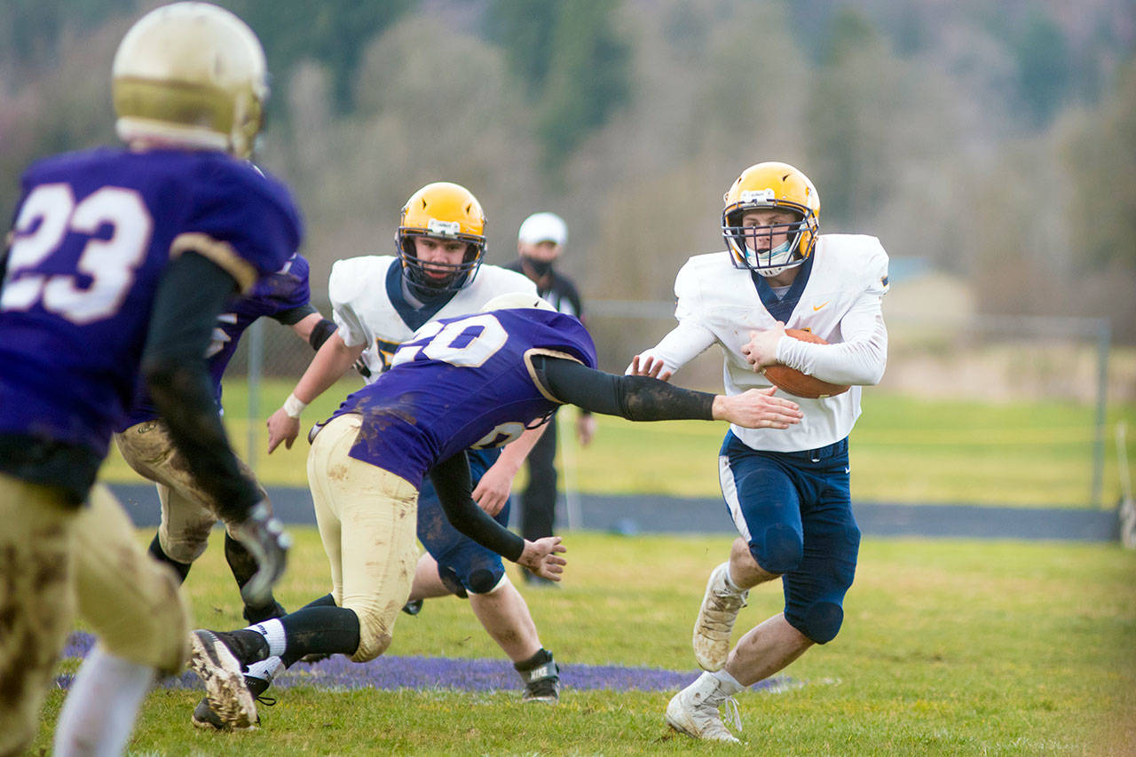 Forks’ Colton Duncan runs with the football during a contest with defending state champion Onalaska earlier this season. Duncan, a senior, works for the city of Forks Public Works Department and is a volunteer firefighter. (Eric Trent/The Chronicle)