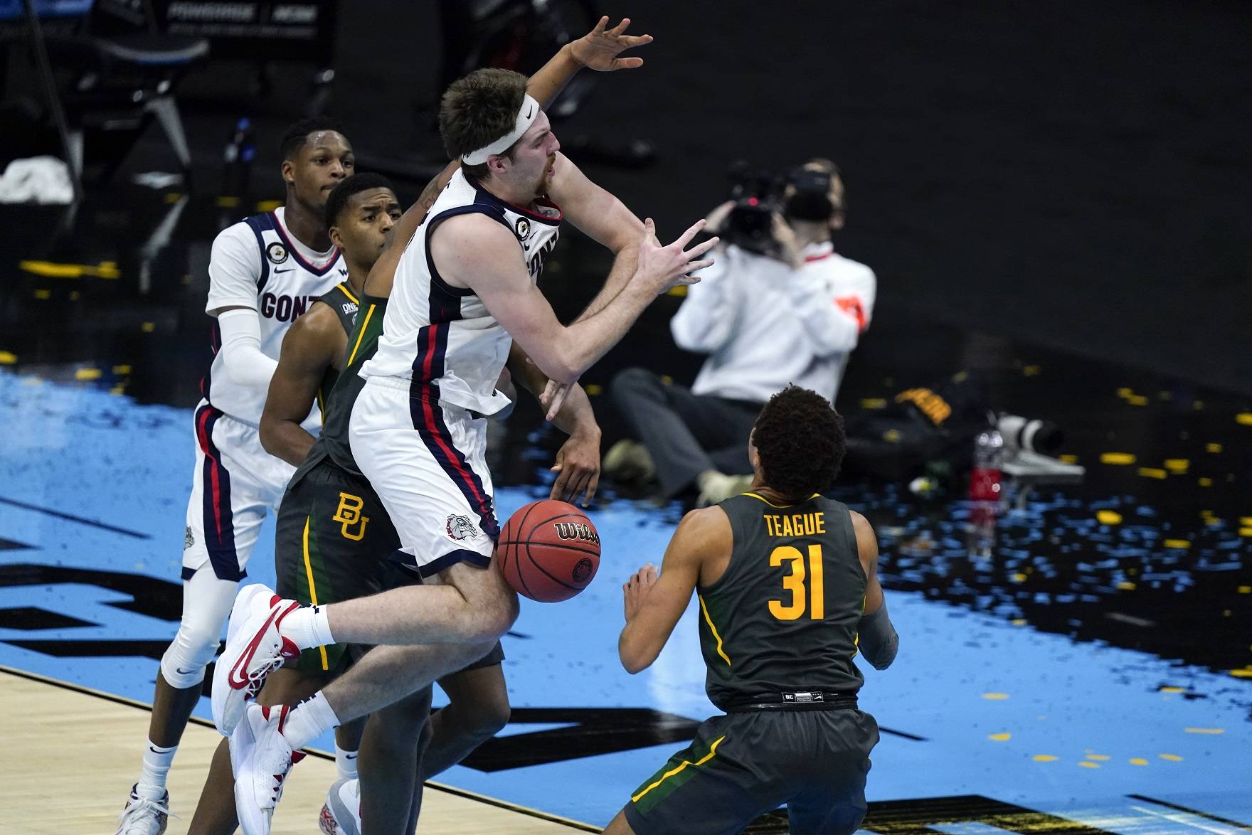 Gonzaga forward Drew Timme loses control of the ball in front of Baylor guard MaCio Teague (31) during the first half of the championship game in the men’s Final Four NCAA college basketball tournament, Monday, April 5, 2021, at Lucas Oil Stadium in Indianapolis. (AP Photo/Michael Conroy)