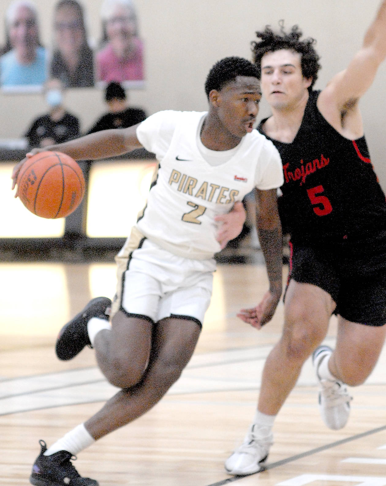 Keith Thorpe/Peninsula Daily News
Peninsula's Marcus Rodgers, left, drives past Everett's Brayden Quantrille during Friday afternoon's game at Peninsula College.