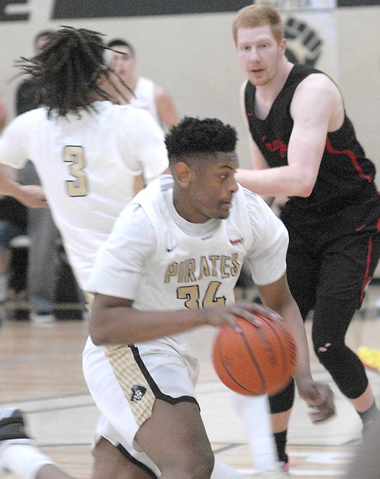 Keith Thorpe/Peninsula Daily News
Peninsula's Isiah Sampson, center, receives a block from teammate Jaylin Reed, left, to evade the defense of Everett's Devin Smith on Friday in Port Angeles.