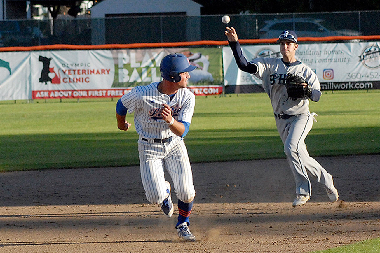 Keith Thorpe/Peninsula Daily News
Lefties' Damiano Palmegani, center, gets caught in a rundown between second and third as Bellingham second baseman Mason Margenco, left, looks at the toss from shortstop Collin Burns in the bottom of the third in June 2019 at Port Angeles Civic Field. Palmegani was forced out on the play.