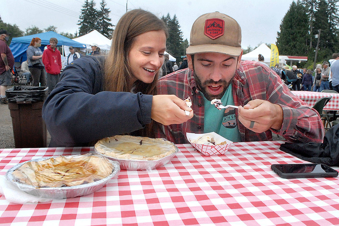 Keith Thorpe/Peninsula Daily News
Katie and Jason Blose of Joyce share a piece of blackberry pie a la mode at Saturday's Joyce Daze Wild Blackberry Festival in Joyce. The event featured food, entertaainment and a grand parade.