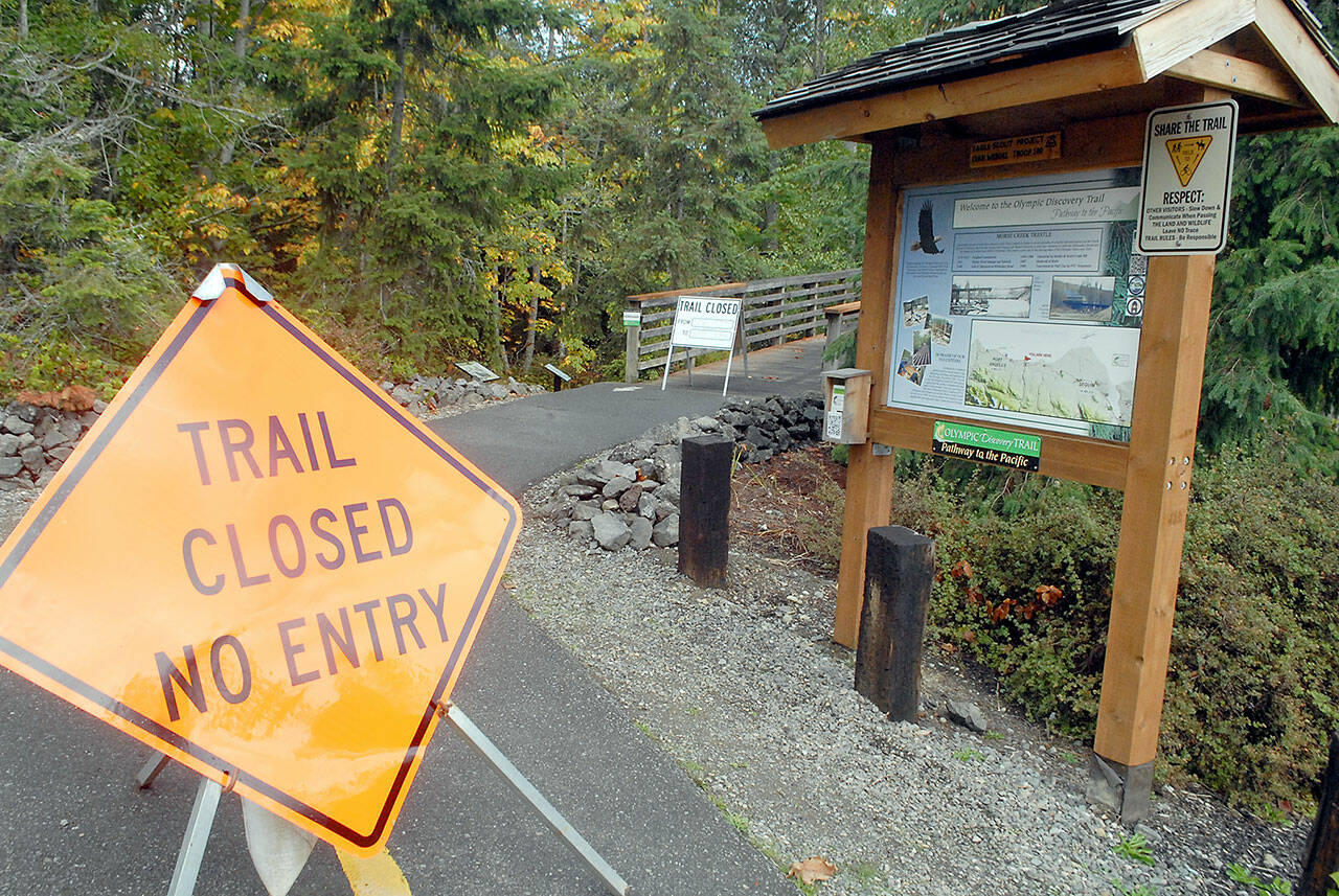 Signs mark the closure of the Waterfront Trail portion of the Olympic Discovery Trail at the Morse Creek trailhead east of Port Angeles on Tuesday. (Keith Thorpe/Peninsula Daily News)
