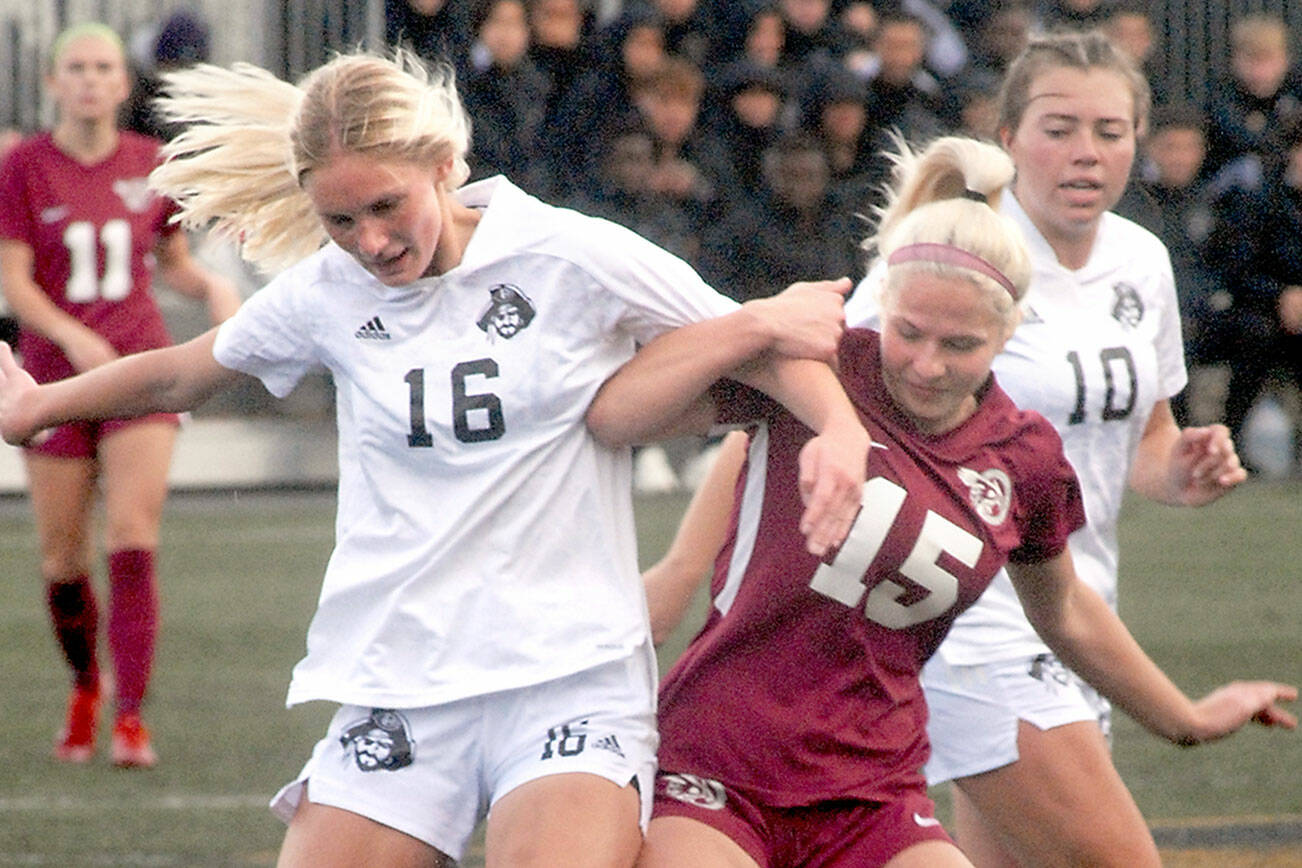 Keith Thorpe/Peninsula Daily News
Peninsula's Millie Long, front left, tangles with Pierce's Rachel Mironchuk as Long's teammate, Grace Johnson, looks on from behind during Saturday's NWAC quarter final playoff match in Port Angeles.