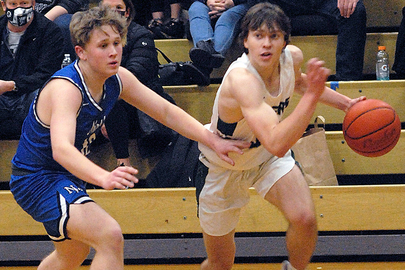 Keith Thorpe/Peninsula Daily News
Port Angeles' Parker Nickerson, right, outpaces North Mason's Clay Alverts on Thursday night in Port Angeles.