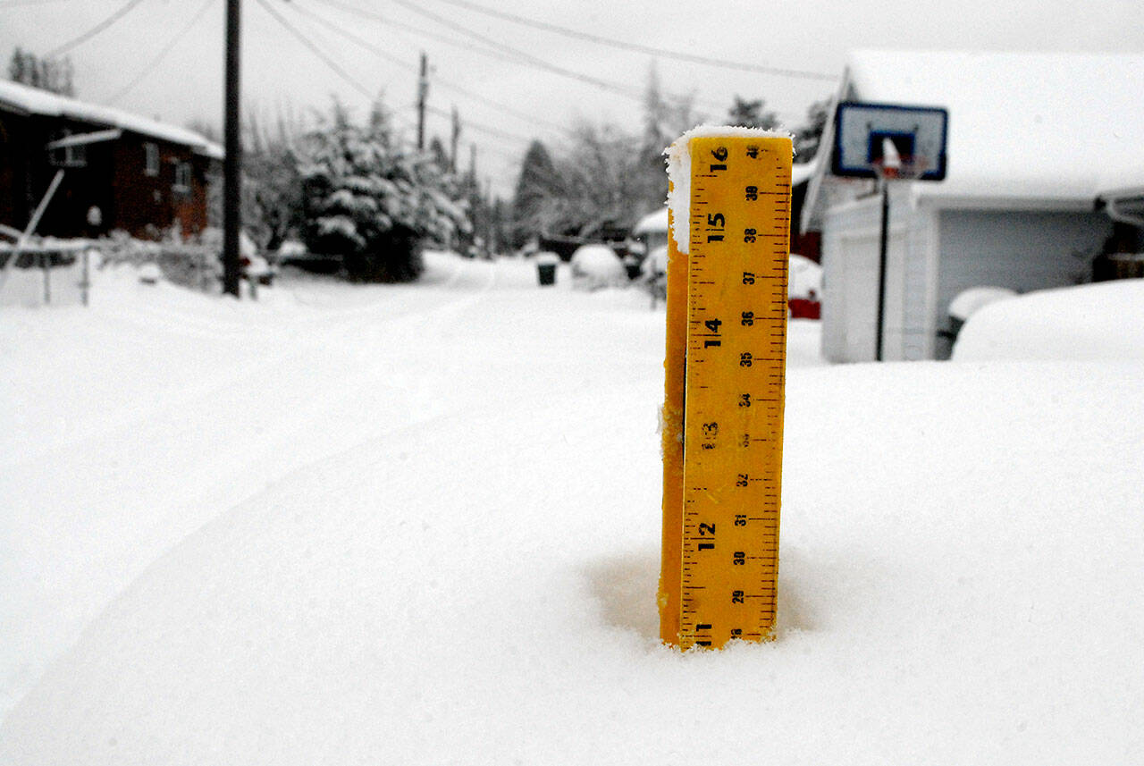 Snow measuring up to a foot deep covers a neighborhood near the Port Angeles Public Library on Sunday morning. (Keith Thorpe/Peninsula Daily News)