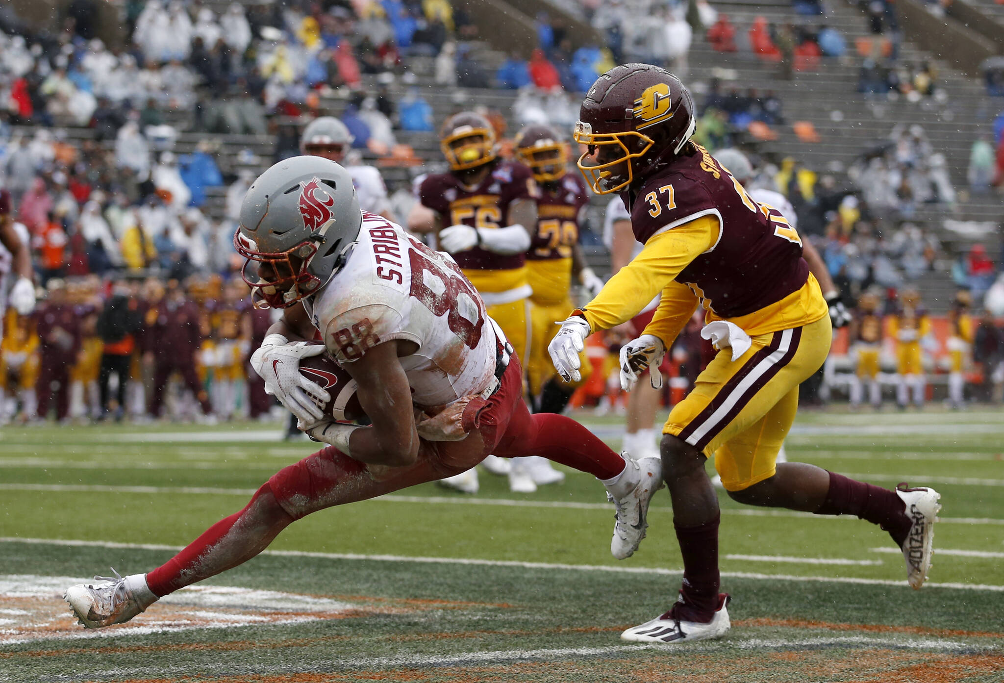 Washington State wide receiver De’Zhaun Stribling (88) catches a pass in the end zone to score a touchdown as he’s defended by Central Michigan defensive back Rolliann Sturkey (37) during the second half of the Sun Bowl NCAA college football game in El Paso, Texas on Friday. (AP Photo/Andres Leighton)