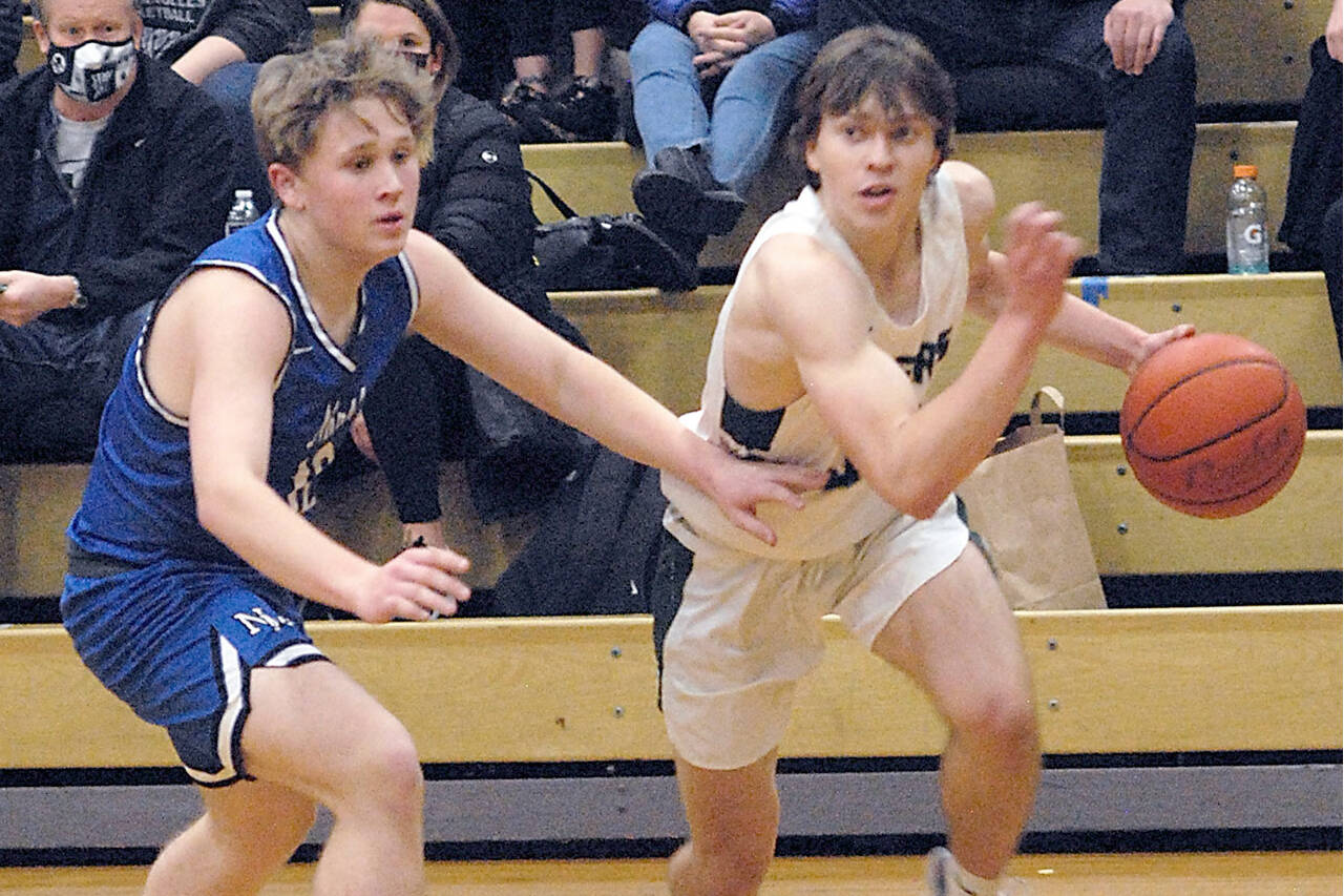 Keith Thorpe/Peninsula Daily News
Port Angeles' Parker Nickerson, right, outpaces North Mason's Clay Alverts in Port Angeles' last home game in December.