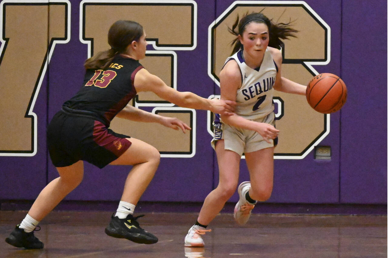 Sequim's Hannah Bates brings the ball up the court against Kingston in Sequim on Tuesday night. Sequim won the game 45-41. (Michael Dashiell/Olympic Peninsula News Group)