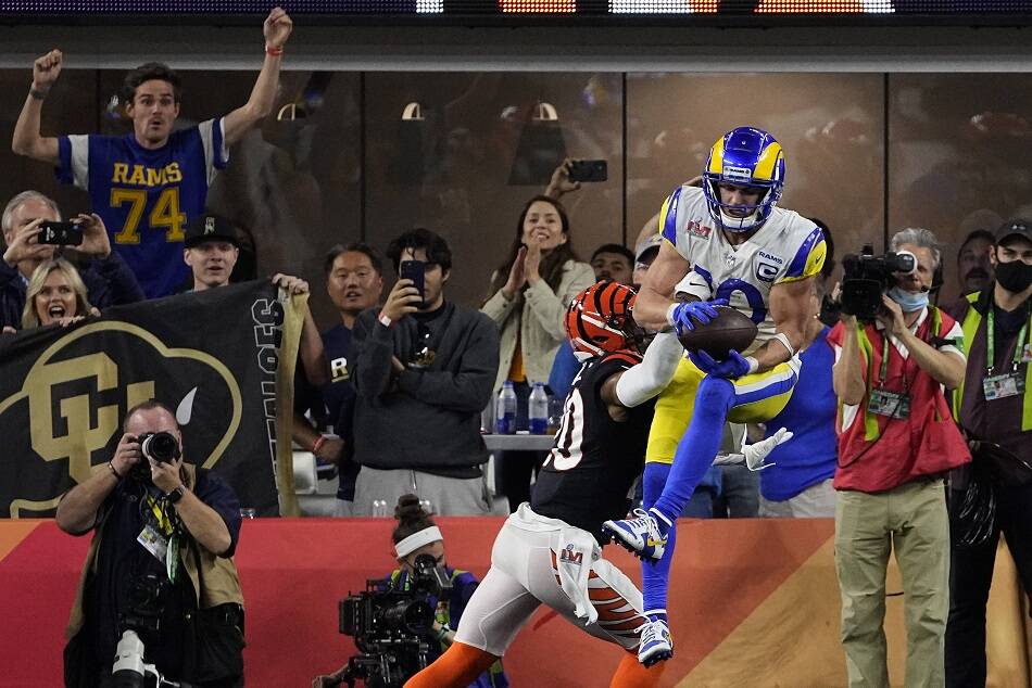 Los Angeles Rams wide receiver Cooper Kupp (10) pulls in a touchdown catch as Cincinnati Bengals cornerback Eli Apple (20) defends during the second half of the NFL Super Bowl 56 football game Sunday, Feb. 13, 2022, in Inglewood, Calif. (AP Photo/Tony Gutierrez)