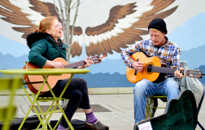 The local duo True Reckoning — AB McSpadden, left, and Tex Armstrong — play an acoustic set Friday afternoon at Tyler Street Plaza in downtown Port Townsend. The pair also performs at local clubs and plans to tour up Alaska’s Inside Passage this summer. (Diane Urbani de la Paz/Peninsula Daily News)