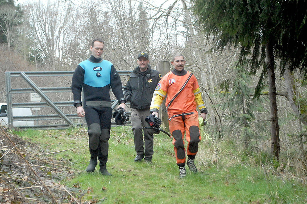 Keith Thorpe/Peninsula Daily News
Clallam County Sheriff's deputies Dylan Heck, left, and Hector Eagan, right, accompanied by Sgt. John Keegan, prepare to search for evidence on Friday in a section of nearby Siebert Creek in the Feb. 24 double homicide east of Port Angeles.