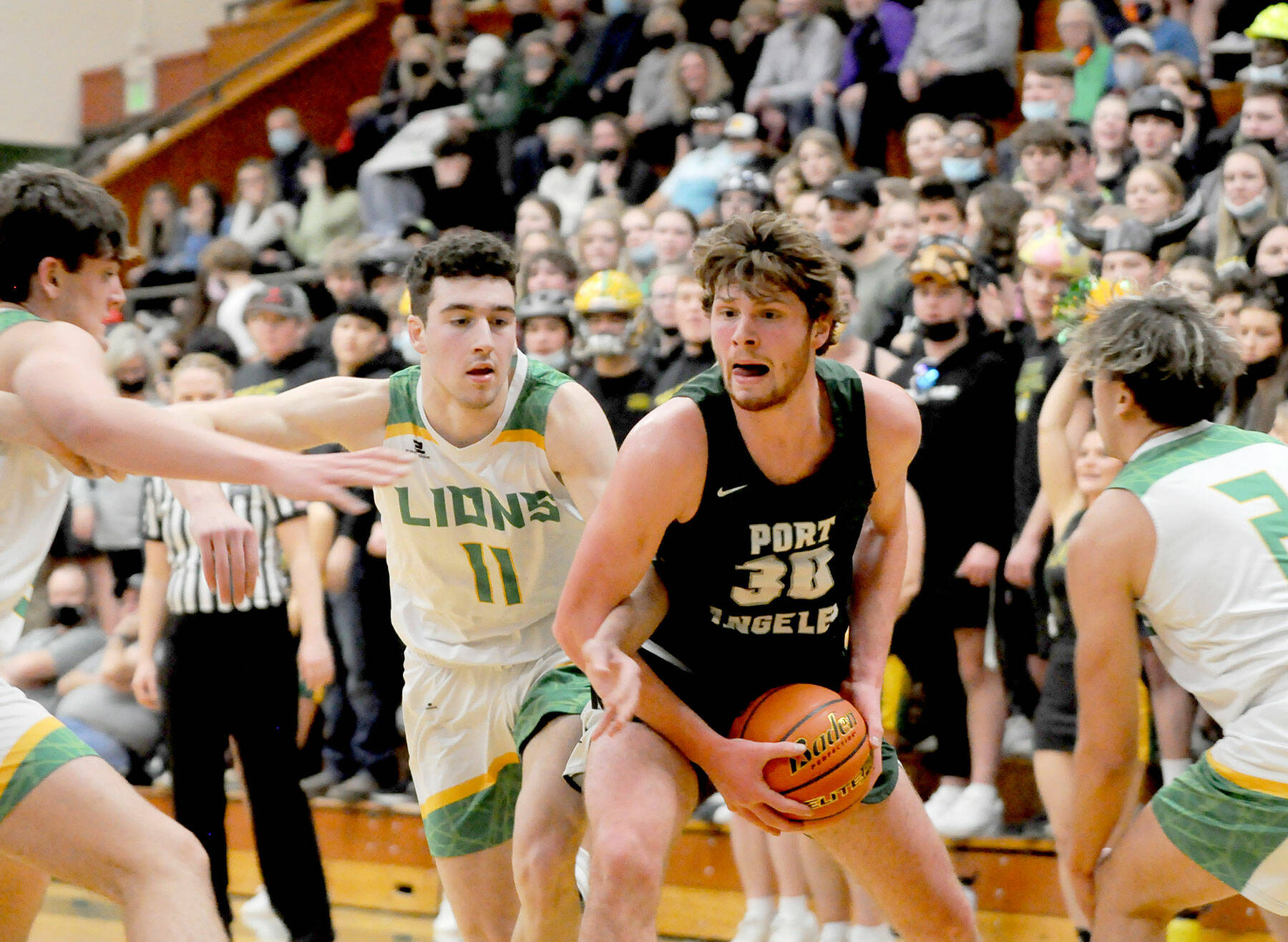 Port Angeles’ Wyatt Dunning, center, is surrounded by Lynden players during a state regional round game at Mount Vernon High School. Dunning is the All-Peninsula Boys Basketball MVP as selected by the Peninsula Daily News sports staff.
Michael Dashiell/Olympic Peninsula News Group