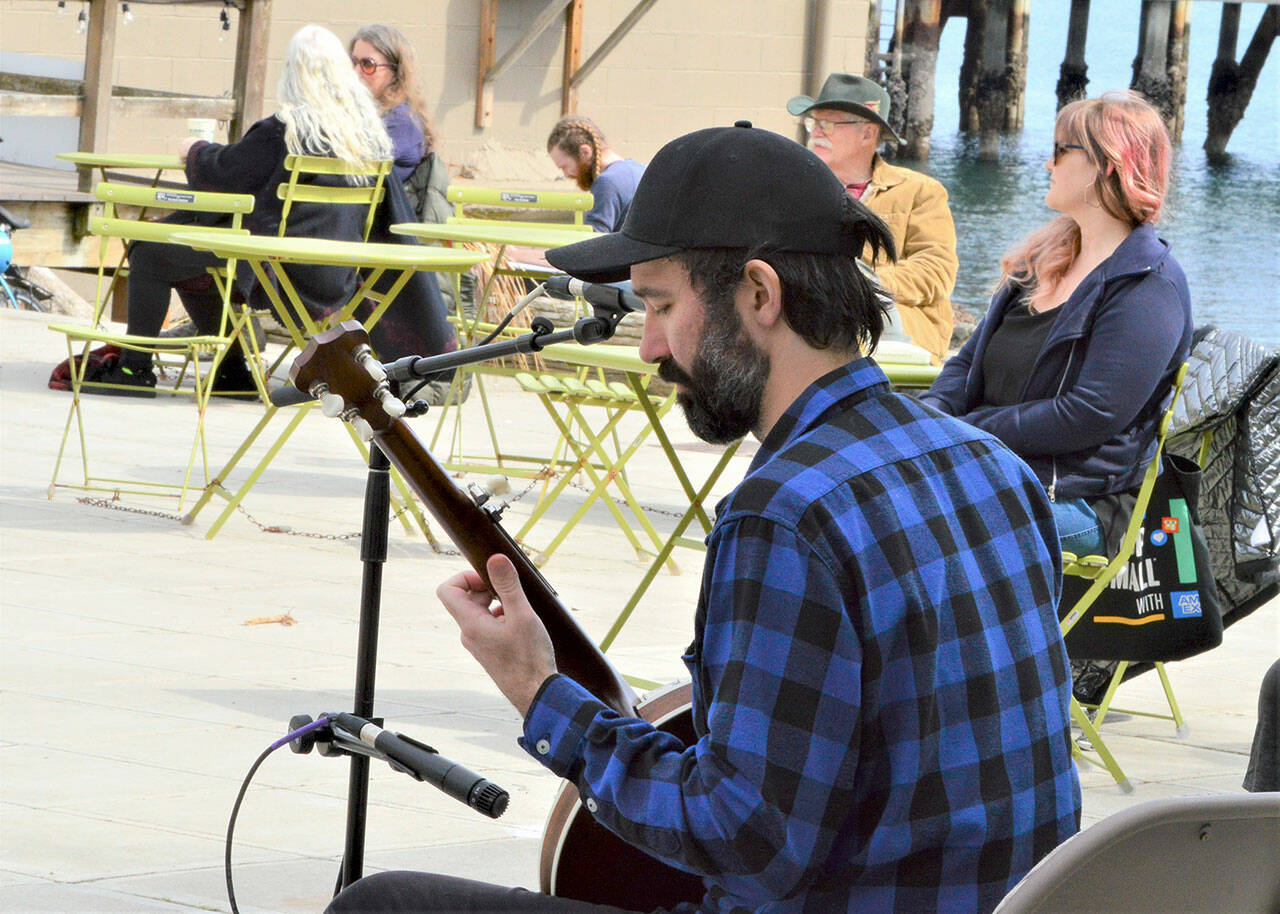 Jack Dwyer, on Tyler Street Plaza in Port Townsend, will play at the Keg & I in Chimacum during the early evening this Saturday. (Diane Urbani de la Paz/Peninsula Daily News)