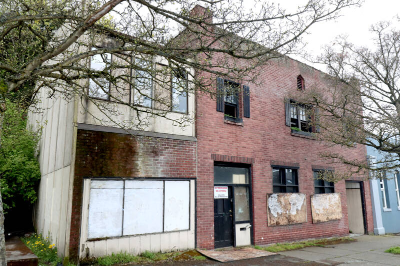The new owner of an abandoned building at 204 E. Front St. in downtown Port Angeles has boarded it up and is said to be developing plans for its renovation. (Dave Logan/For Peninsula Daily News)