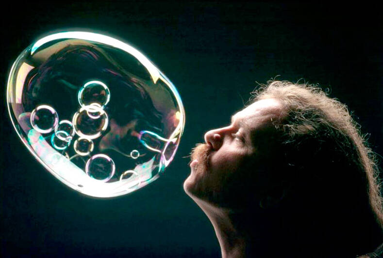 Tom Noddy will present Bubble Magic during the highlight of the Chautauqua Weekend, which will begin on Friday.