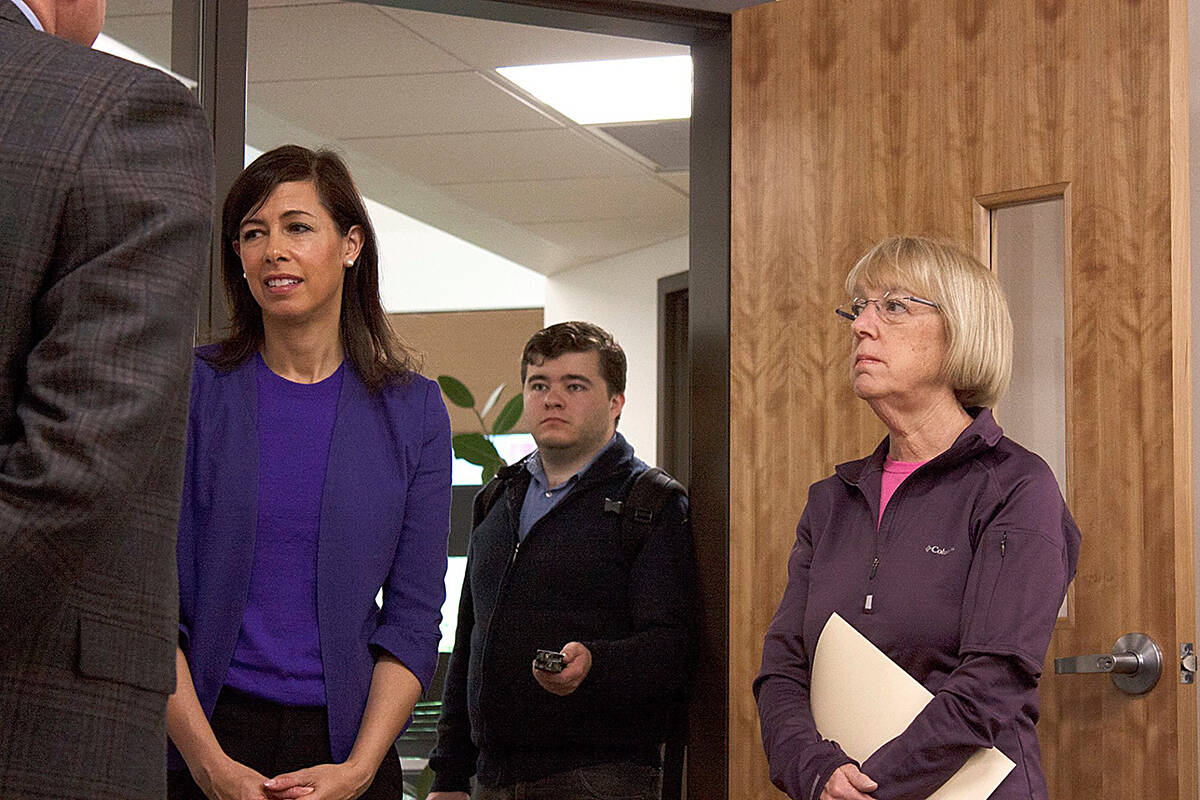Jesse Major, center, with FCC Commissioner Jessica Rosenworcel, left, and U.S. Sen. Patty Murray, right, during a visit to Peninsula College in 2019. (Photo by Ricky Talbot)