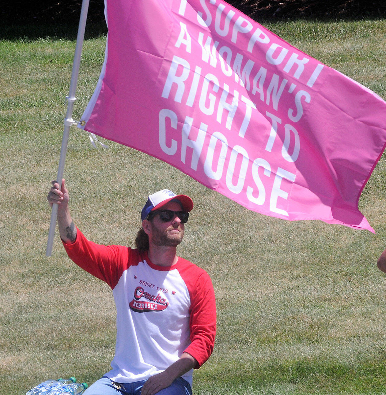 A Port Angeles man who prefers to be unidentified waves a pro-choice flag in front of the Clallam County Courthouse on Saturday. (Keith Thorpe/Peninsula Daily News)
