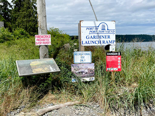 The Port of Port Townsend has installed a no fireworks sign by the entrance to the Gardiner boat launch ramp to discourage illegal fireworks use that has been an ongoing problem, residents say, along with illegal camping and overnight parking in the lot across the road. (Paula Hunt/Peninsula Daily News)