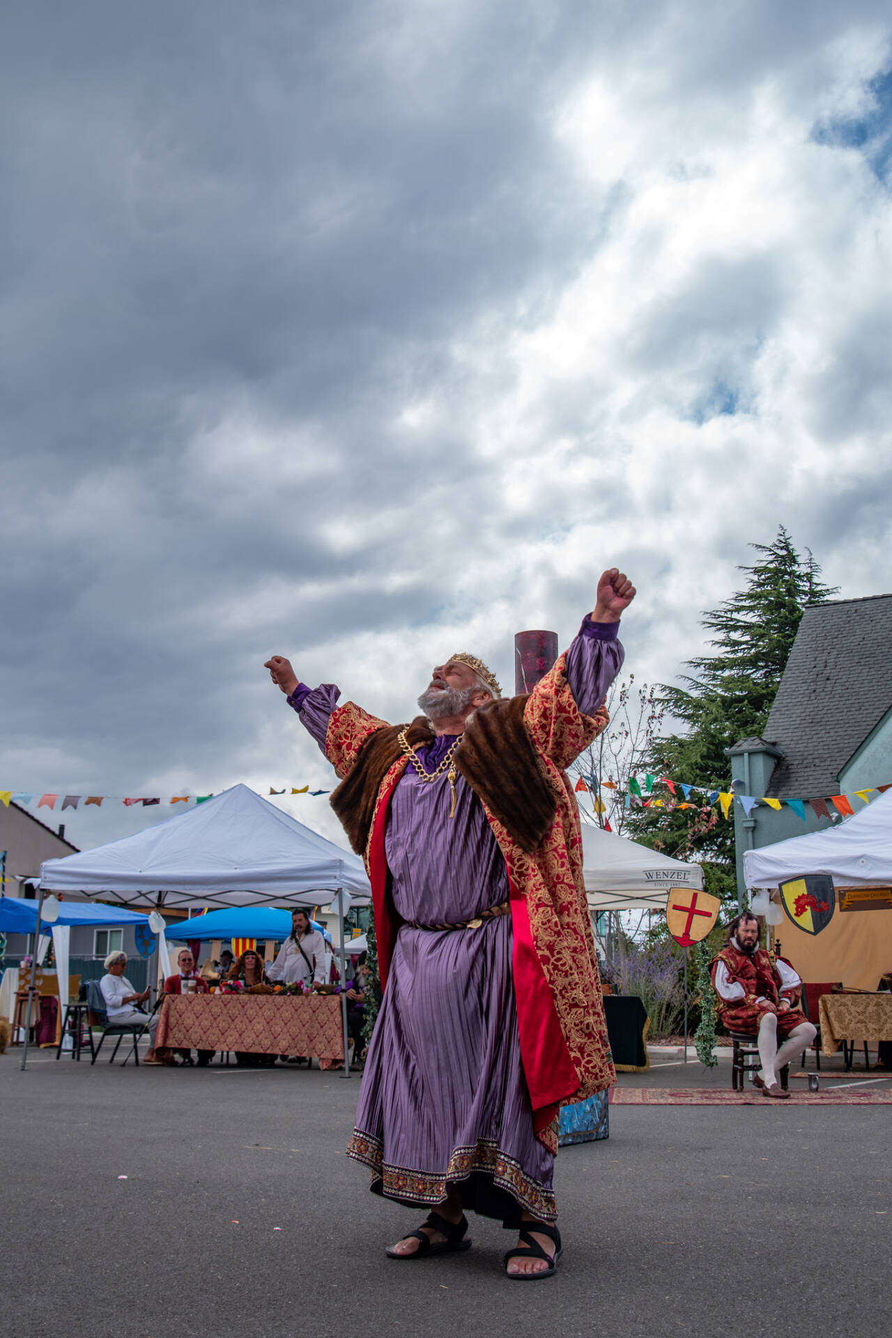 King Lear laments to the skies as the hard hearts of his daughter begin to drive him mad in a scene from Shakespeare’s “King Lear” in the parking lot of Olympic Theatre Arts in 2021. (Emily Matthiessen/Olympic Peninsula News Group)