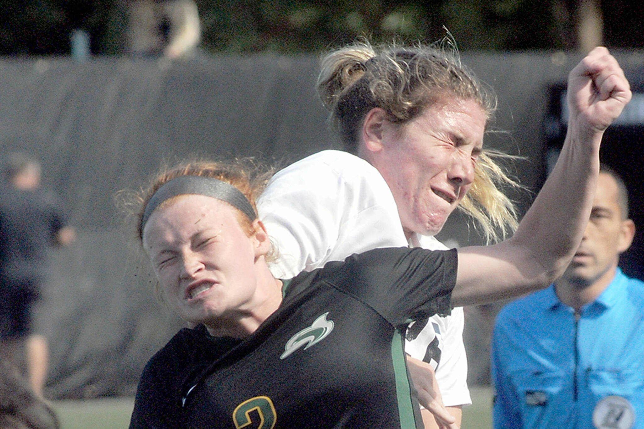 KEITH THORPE/PENINSULA DAILY NEWS
Peninsula's Kenzie Banner, rear, and Shoreline's Kailey Brecke fight for a header during Saturday's match in Port Angeles.