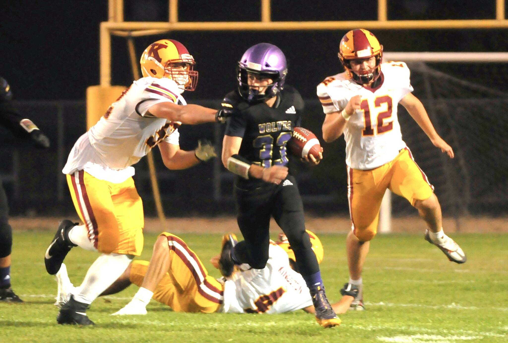 Sequim's Sam Fitzgerald runs the ball during the Wolves' 27-14 win over Kingston on Friday night. (Michael Dashiell/Olympic Peninsula News Group)