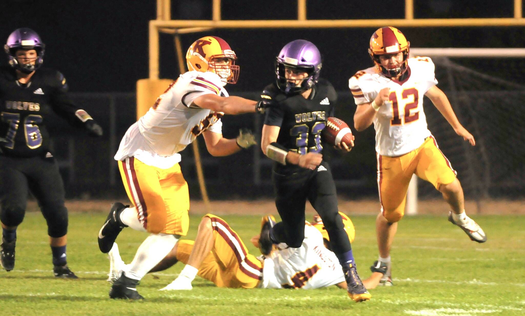 Sequim’s Sam Fitzgerald runs the ball during the Wolves’ 27-14 win over Kingston on Friday night. (Michael Dashiell/Olympic Peninsula News Group)
