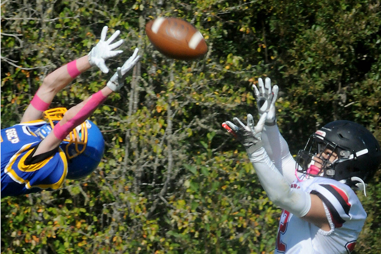 KEITH THORPE/PENINSULA DAILY NEWS
Neah Bay's Adam Ellis, right, attempts to catch a pass over the head of Crescent's (NO.4 -- not on roster) on Saturday in Joyce.