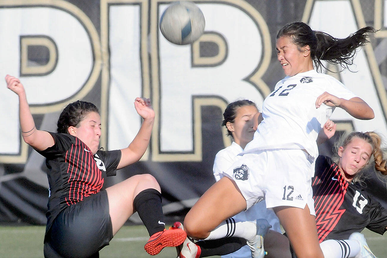 KEITH THORPE/PENINSULA DAILY NEWS
Peninsula's Keilee Silva fights for a header with Everett's Giovanna Occhiallini, left, and Paige Runcorn right as Silva's teammate, Kira Meechudhone, follows behind on Saturday at Wally Sigmar Field in Port Angeles.
