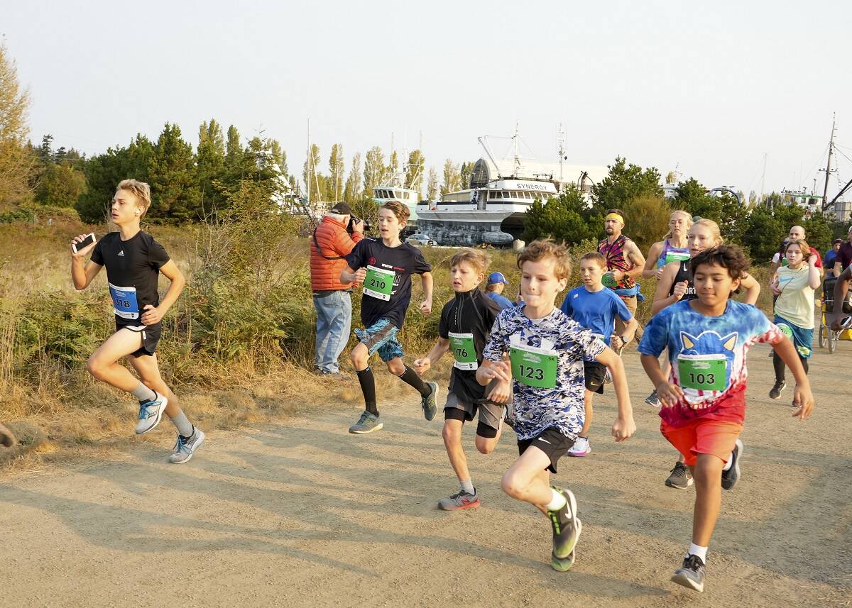 Port Townsend’s Elliot Mull (123) and friend Nick Harper (103), both 10 years old lead, a continent of 10-13 year olds at the start of the 5K Larry Scott Trail Run on Saturday. (Steve Mullensky/Peninsula Daily News)