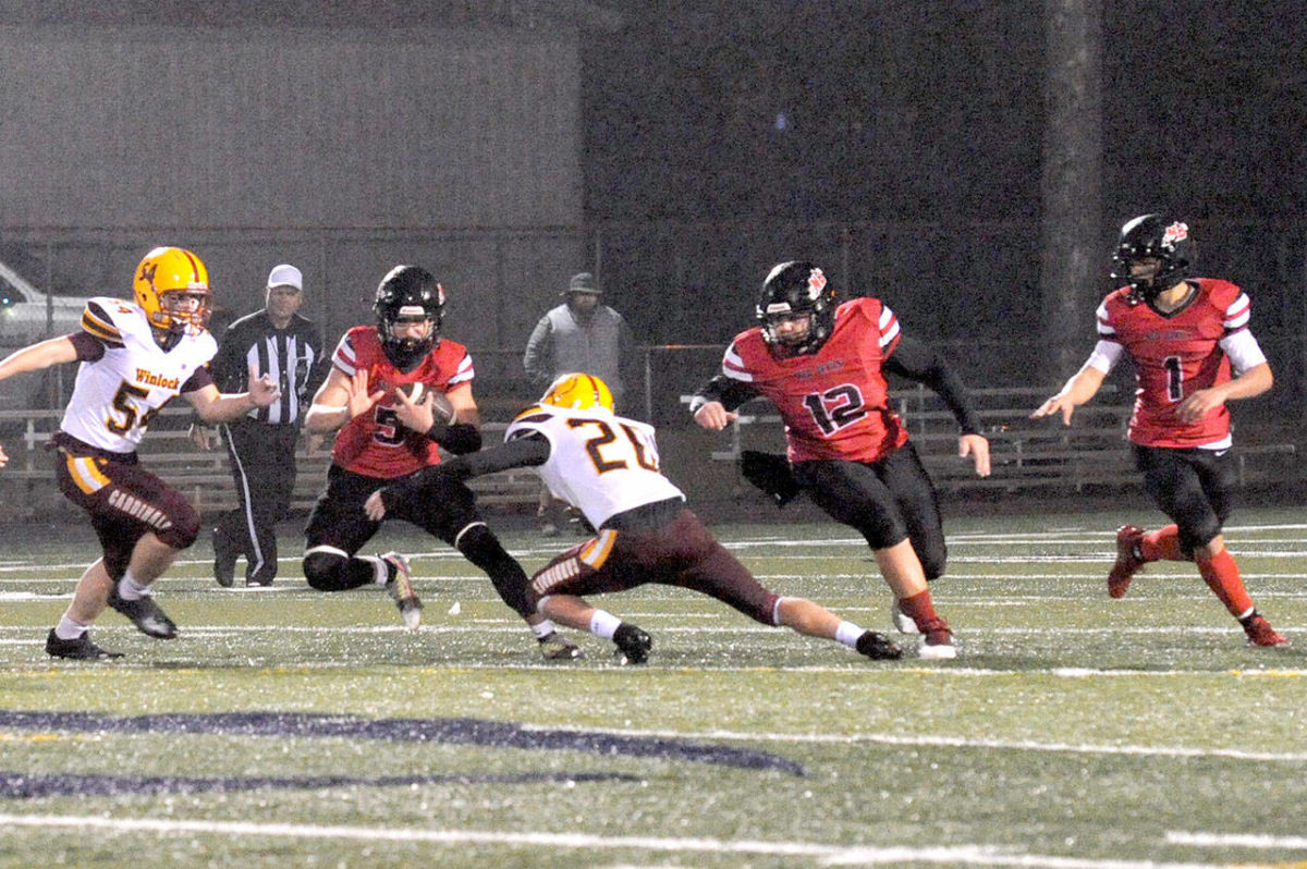 PREP FOOTBALL Neah Bay bashes Winlock to reach state tournament