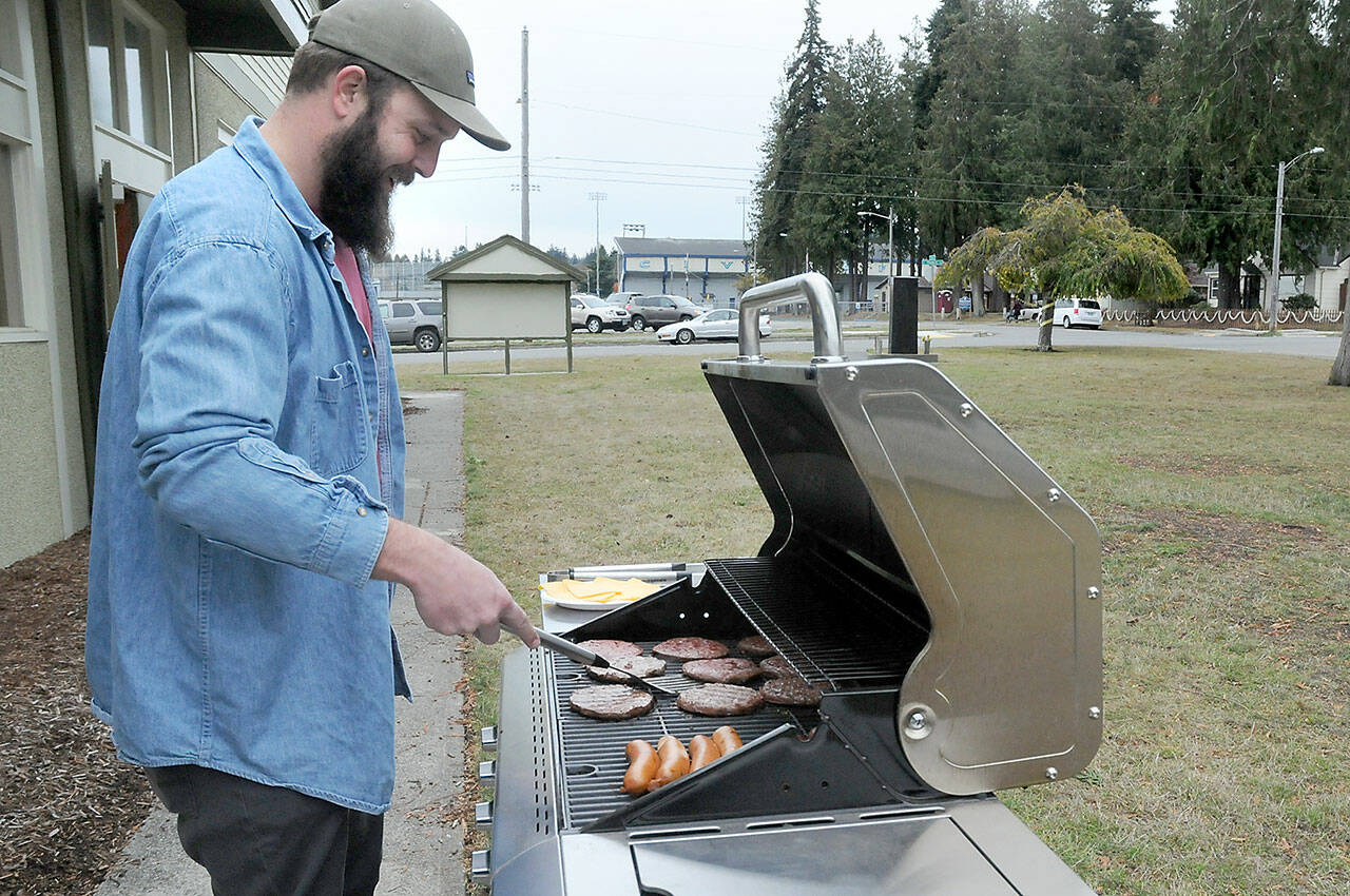 Veterans barbecue | Peninsula Daily News