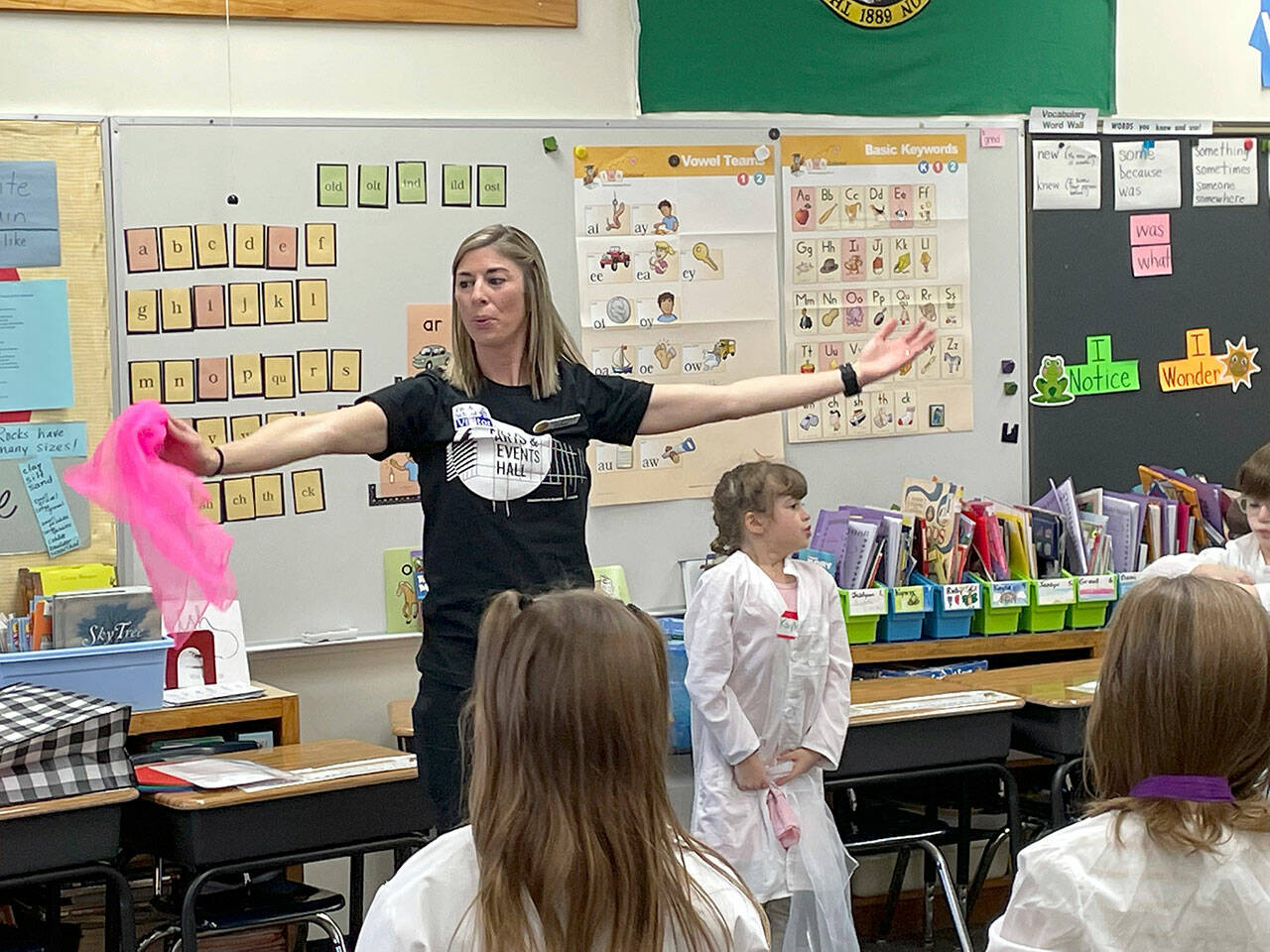 Dancer Keely Whitmore leads second graders in teacher Sharon Fritschler’s class at Roosevelt Elementary in exercises that integrate movement and a science lesson about geology as part of Peninsula Performs, a collaboration between Field Arts & Events Hall and the Port Angeles School District that brings artist educators into classrooms. (Paula Hunt/Peninsula Daily News)