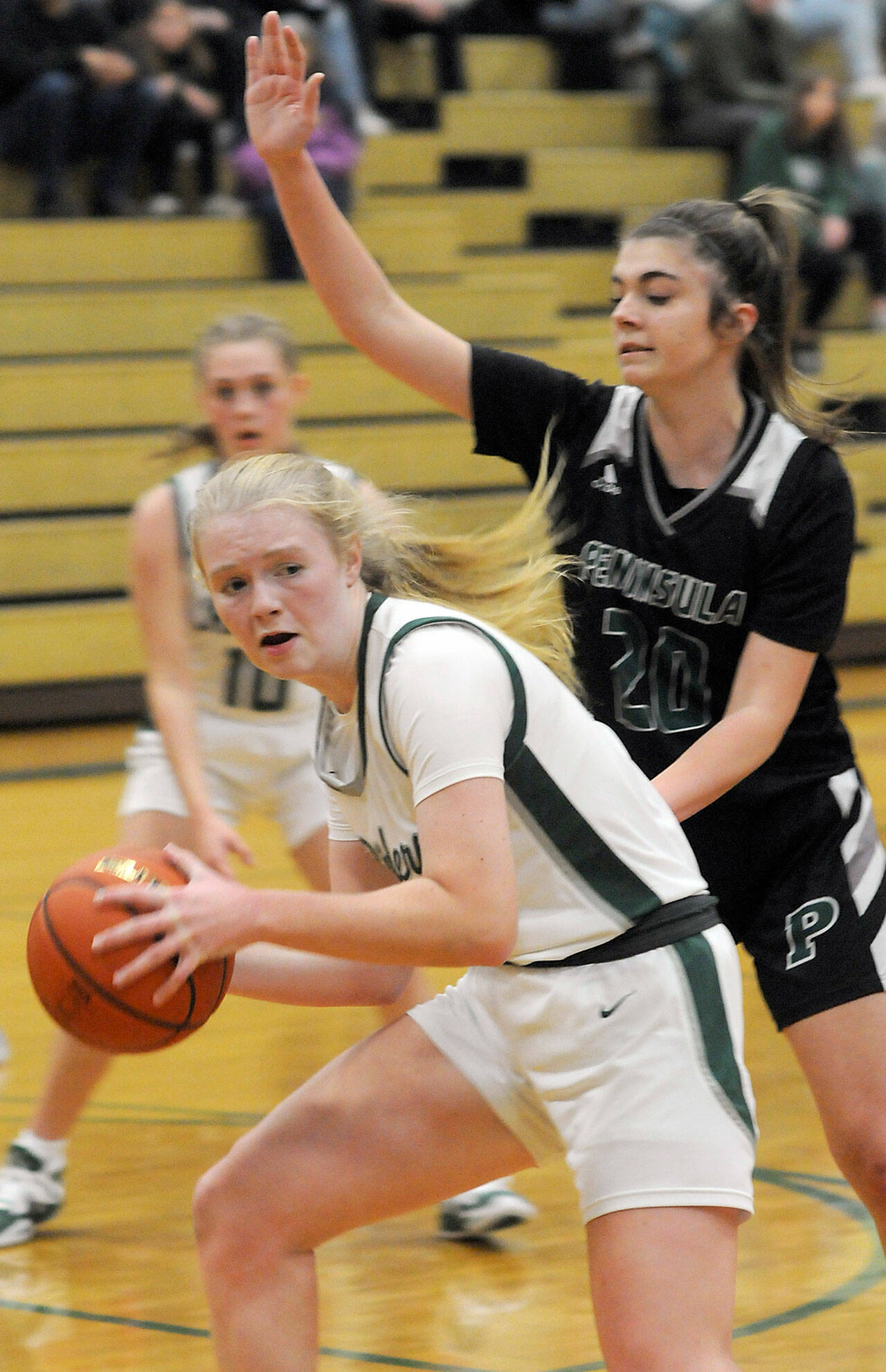 Port Angeles’s Paige Mason, front, looks for an out as Peninsula’s Ashley Edmonds closes in during Saturday’s game at Port Angeles High School. (Keith Thorpe/Peninsula Daily News)